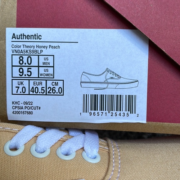 Vans WMNS Authentic
Color Theory Honey Peach
VN0A5KS9BLP
Sneakers - Picture 16 of 16